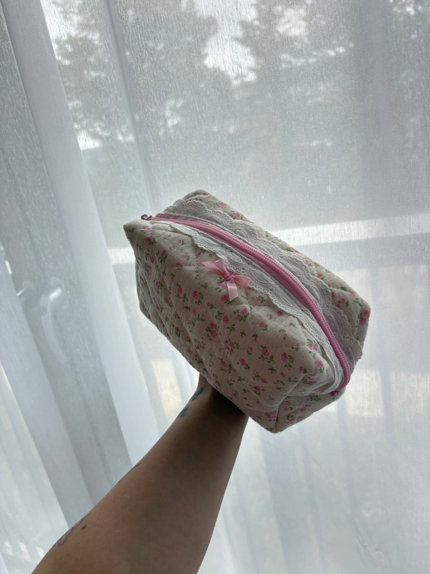 Floral Lace Trim Bow Makeup Bag
