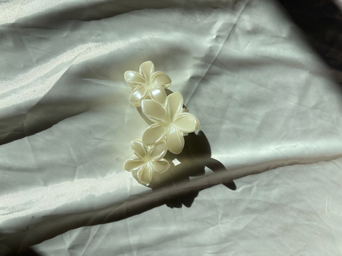Hibiscus Triple Flower Claw Clips