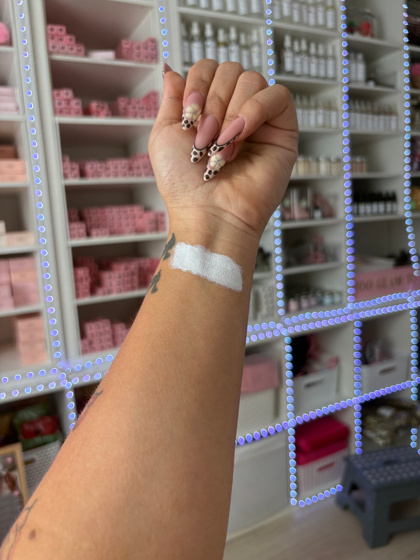 White Whisper Contour Stick