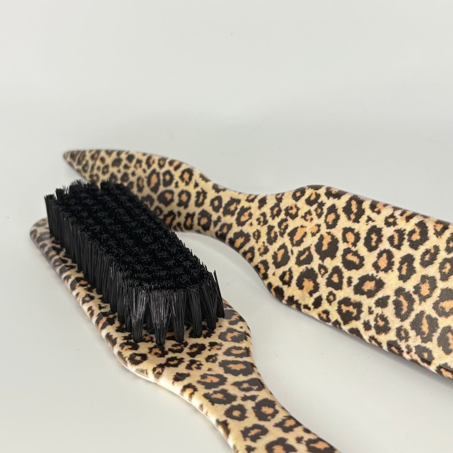 Slick back leopard print Brush