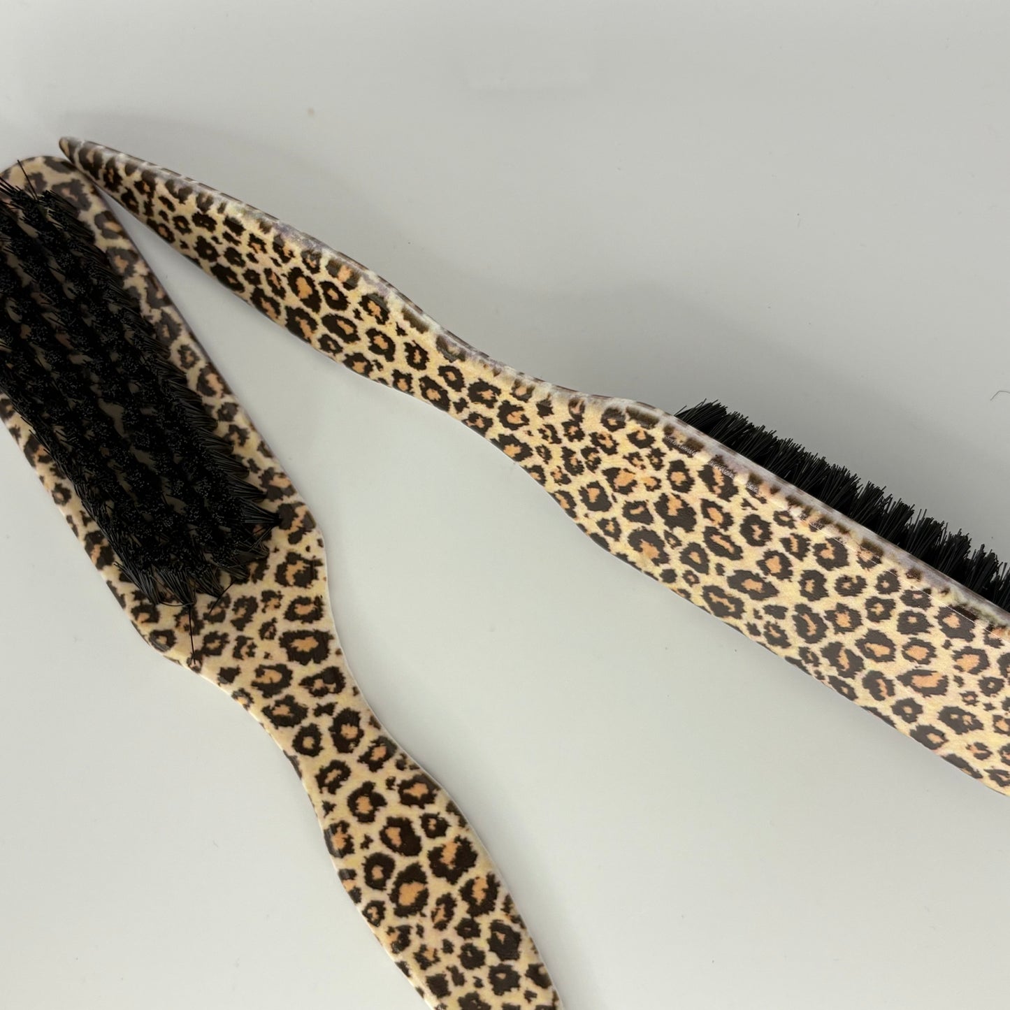 Slick back leopard print Brush