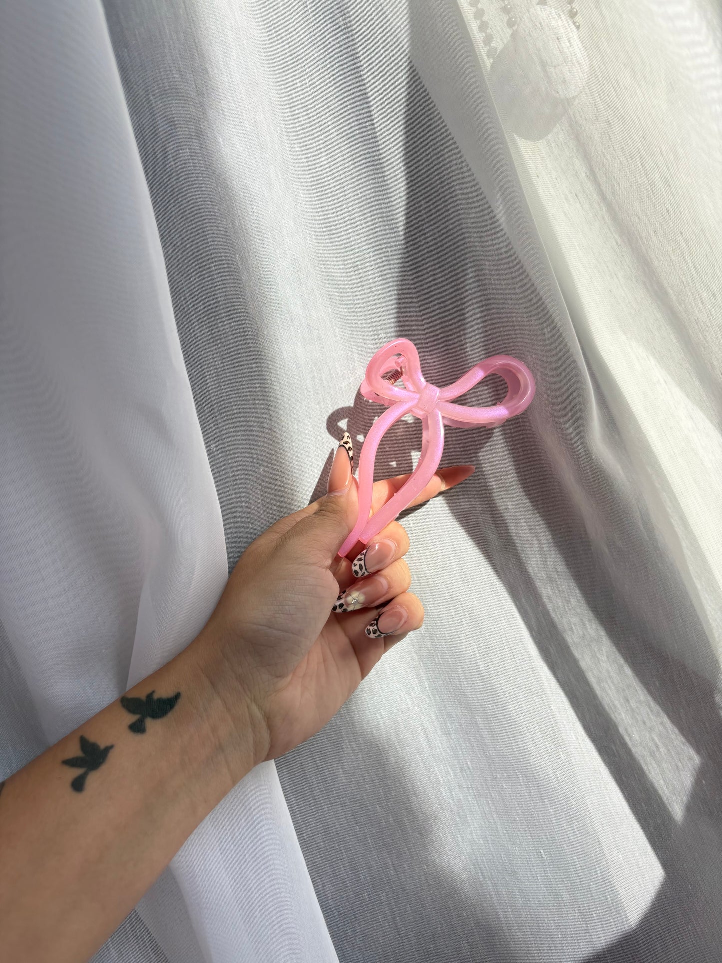 Pearlescent Bow claw clip