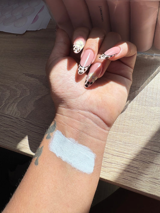 White Whisper Contour Stick