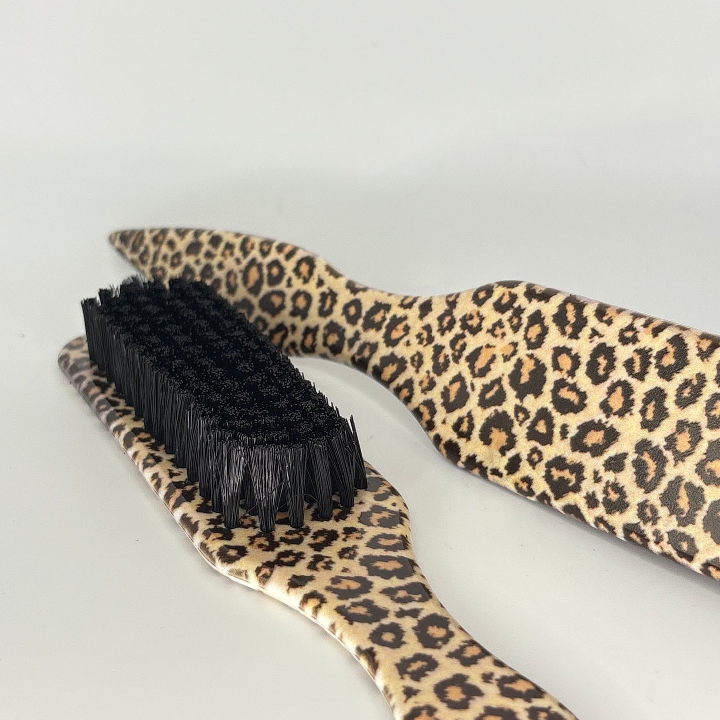 Slick back leopard print Brush