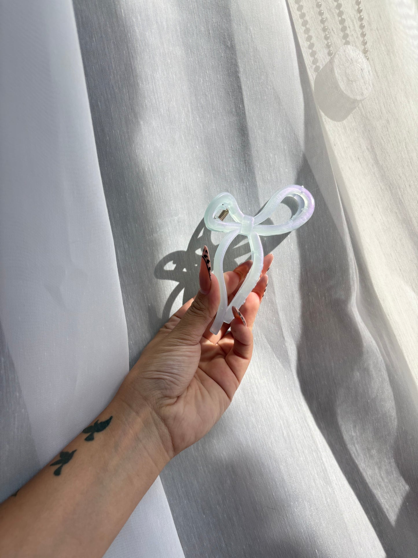 Pearlescent Bow claw clip