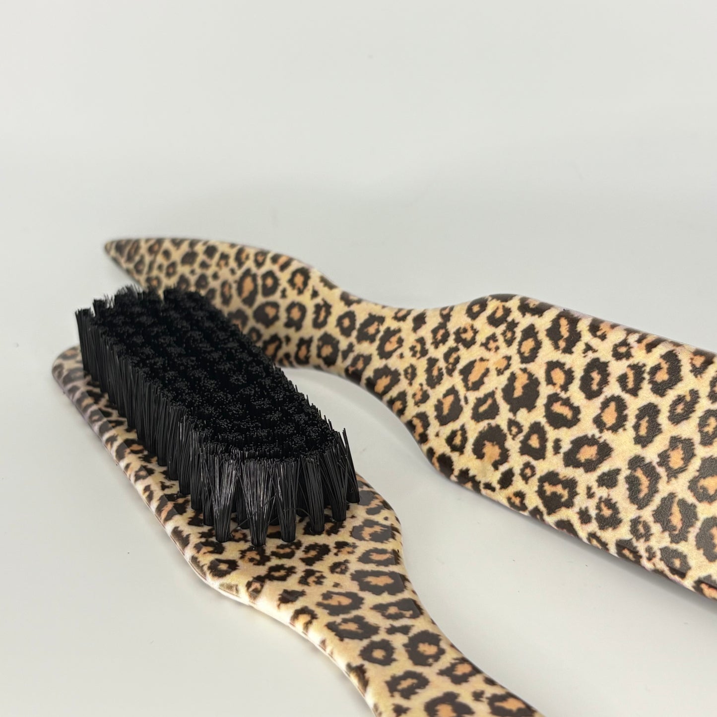 Slick back leopard print Brush