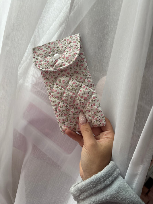 Flower Vine Lip Essential Pouch