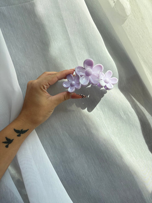 Flower triple clip