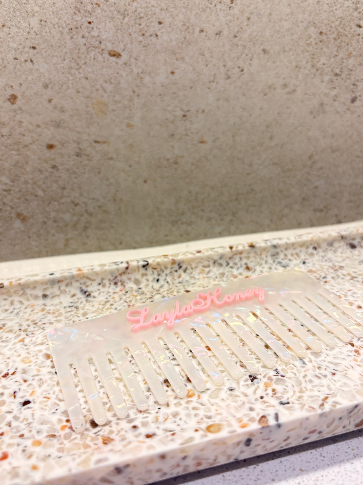 Layla Honey 3D Engraved Comb – Pearlescent