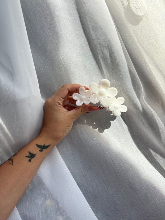 Flower triple clip