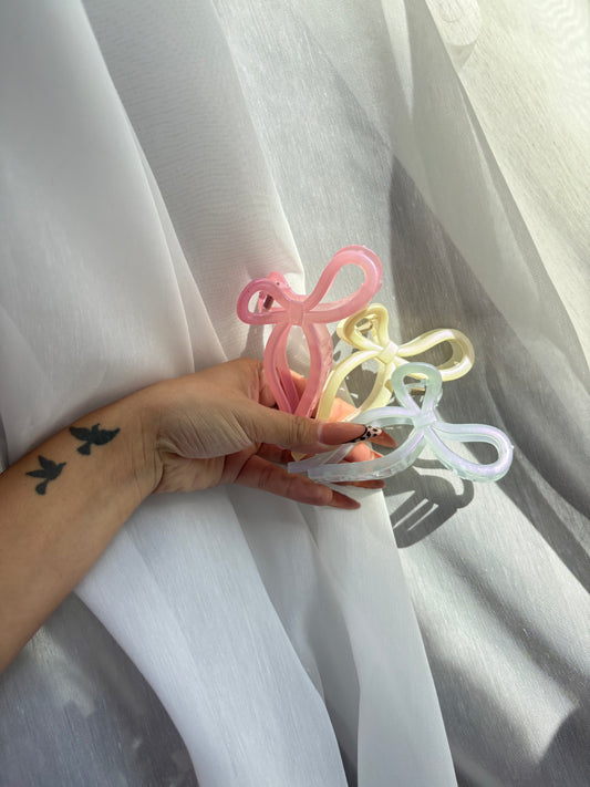 Pearlescent Bow claw clip