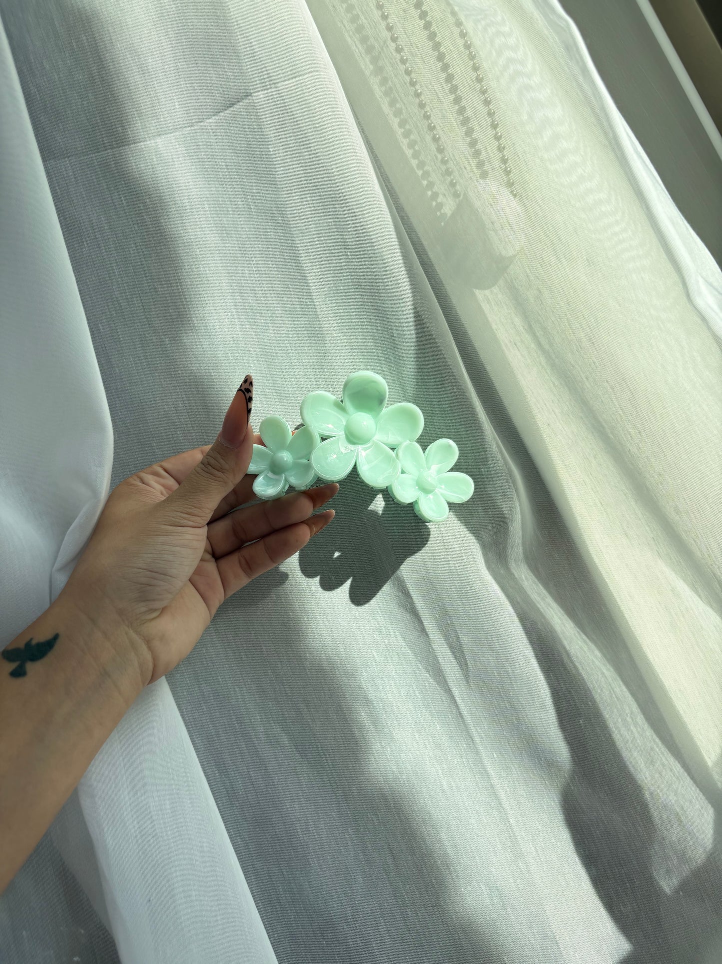 Flower triple clip